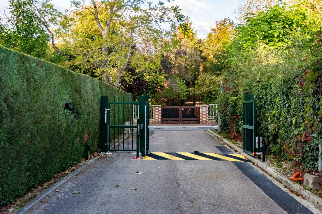 Les Charmes Du Bosquet Parc D'Amour Et Nature Parking Prive Securise Etretat Exterior photo